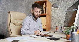 Illustration showing how to make a Verizon paycheck stub with earnings and deductions
