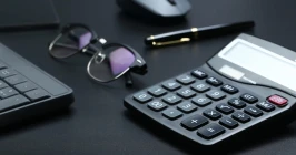 Illustration showing benefits of using a paycheck stub generator for accurate and efficient payroll