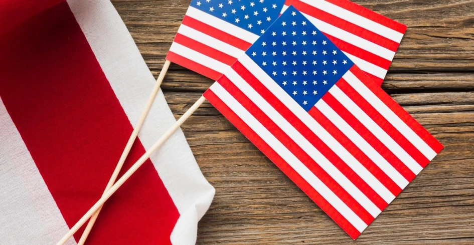 Comparison of USA vs Canadian pay stubs showing earnings and deductions